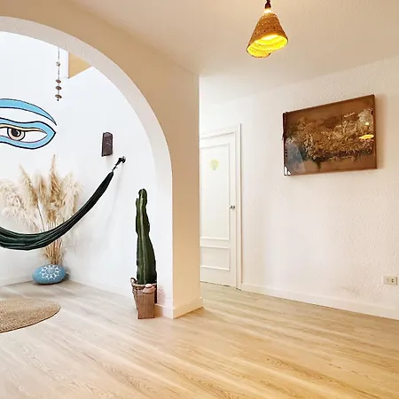 Bonita Casa Con Piscina Cerca De La Playa Las Canteras (Valencia)